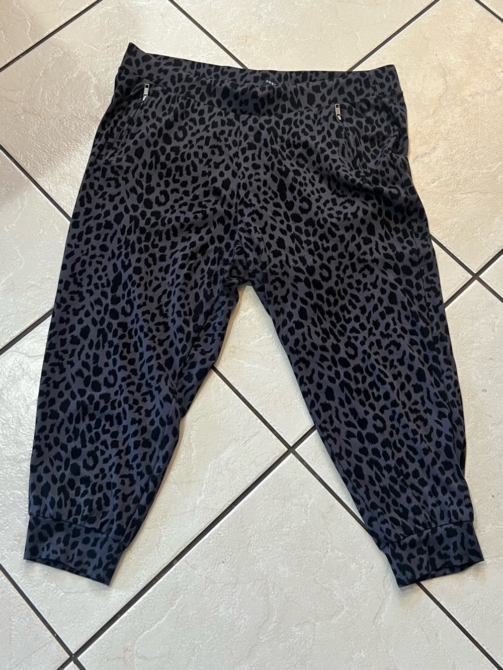 TORRID PLUS SIZE 2 Black Leopard Print Cropped Jogger Bottoms🖤🩶